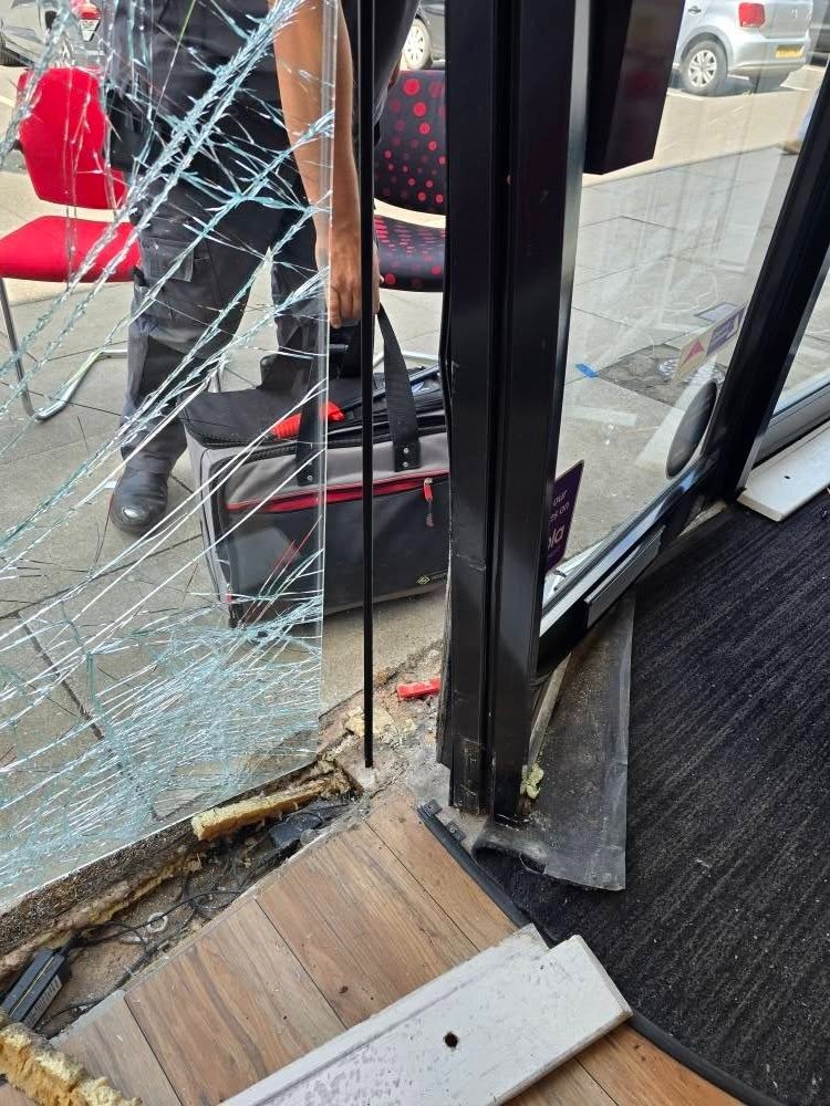 Emergency Boarding Up in Rotherham: Shop Front Repair thumbnail 4